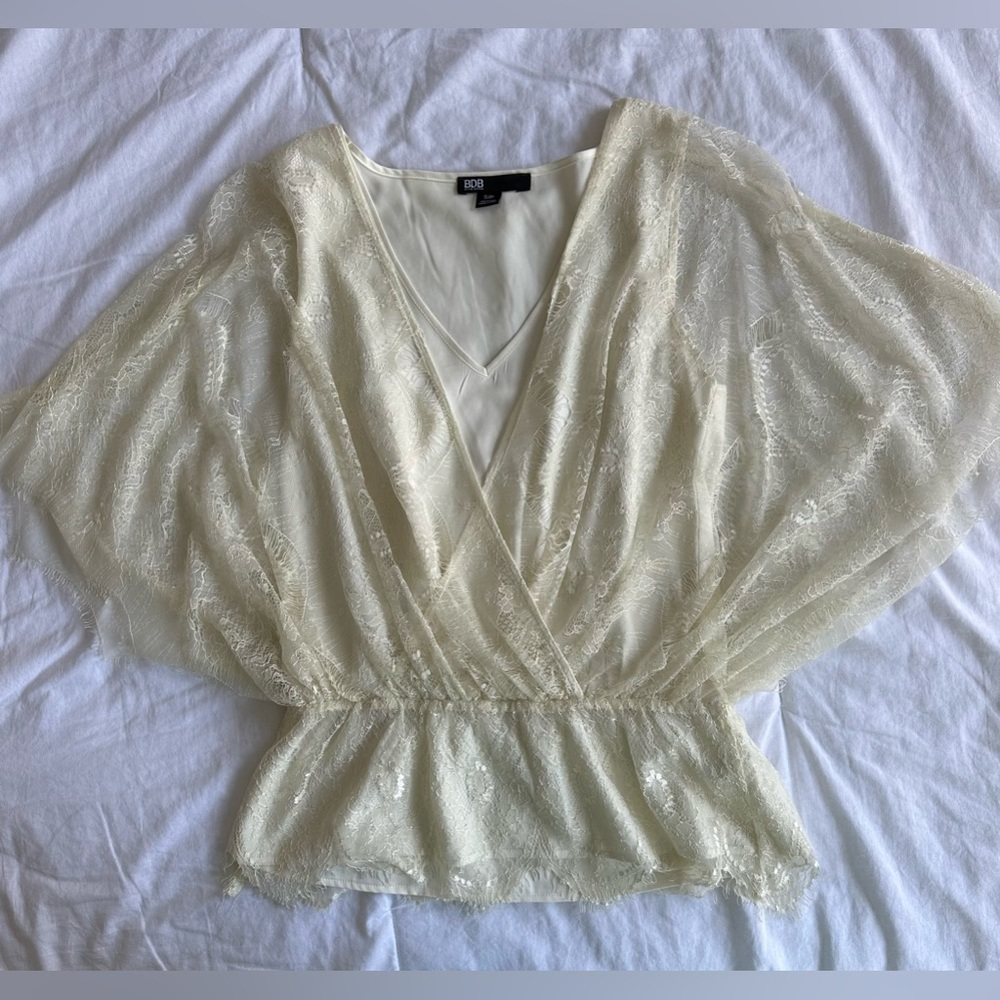 EUC Buffalo David Bitton Ivory Lace Overlay Lined Butterly Sleeve Blouse Top SM